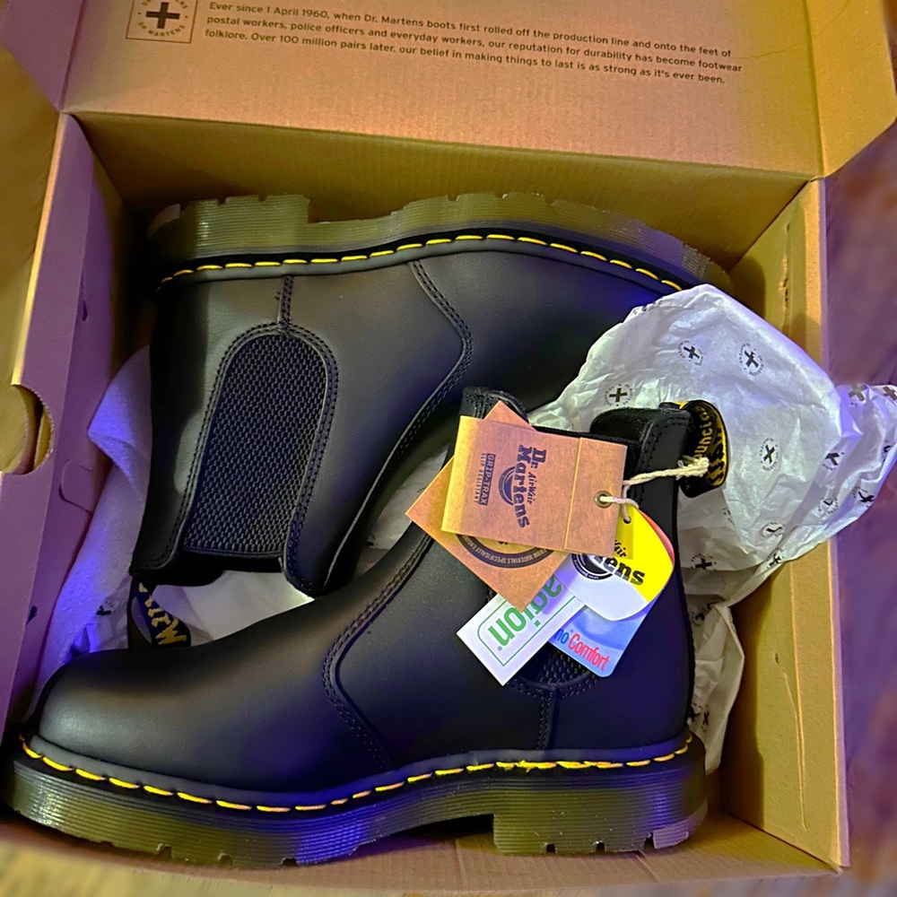 Dr Martens Chelsea style boots